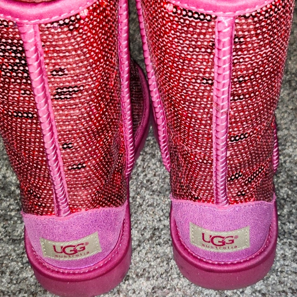Comfortable, pink sequin, classic UGG boots!👢Women's Size 7 -Original Box